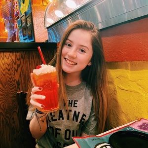 Meet your Posher, Ava